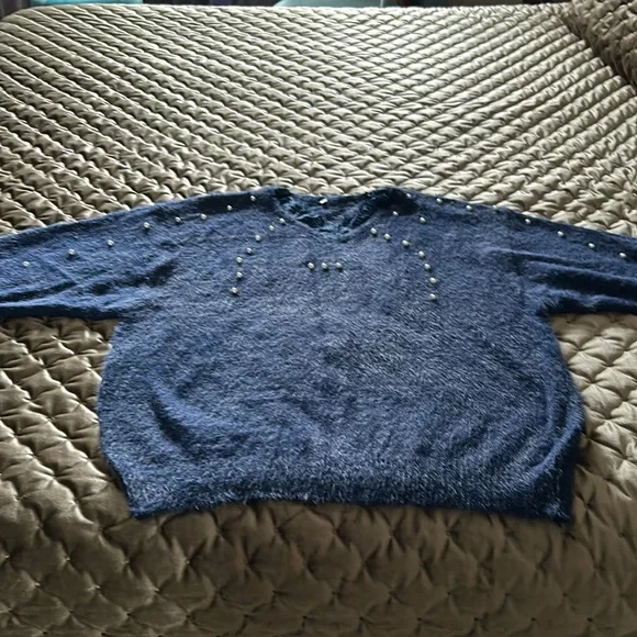 Sweater - Picture 3 of 13
